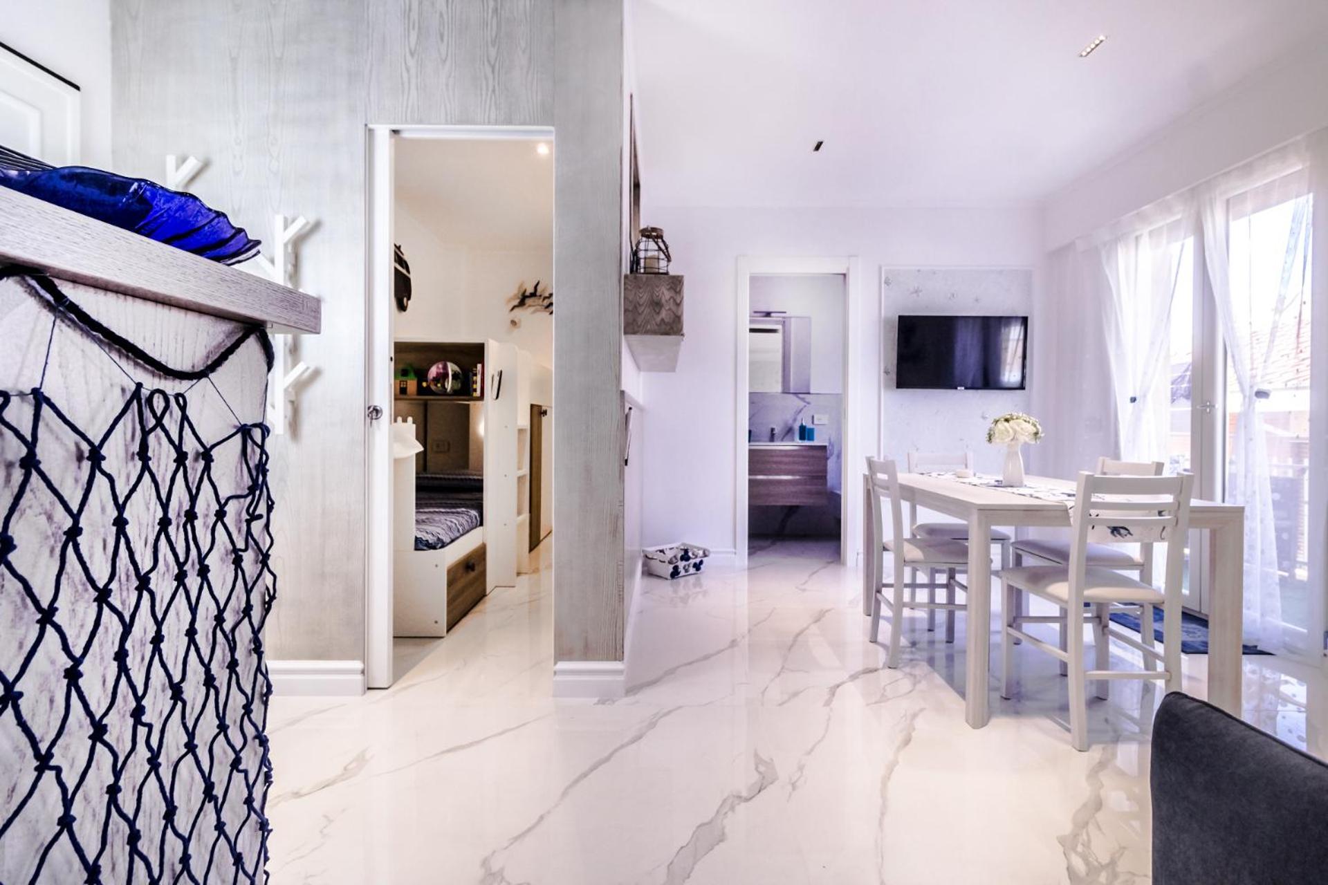 Apartment Sovramare *